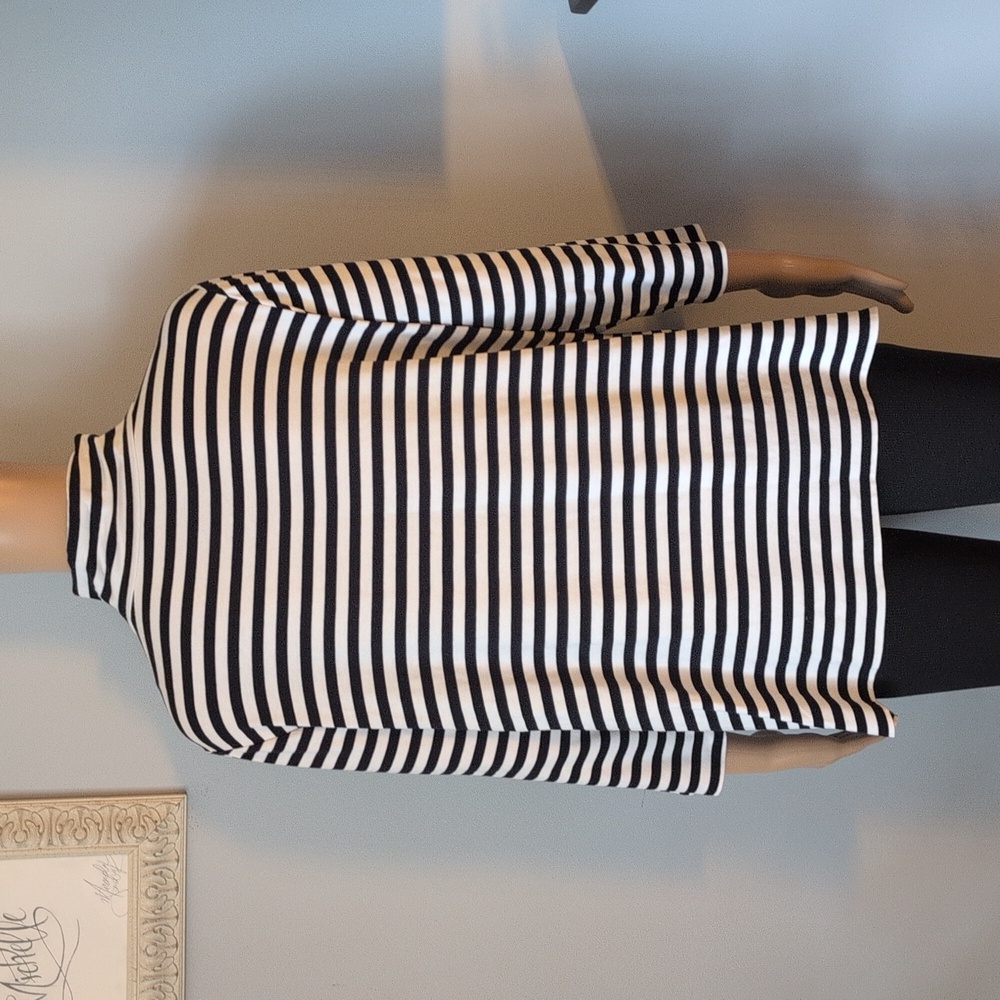 90s Minimalist Black & White Striped  Top | Classic Parisian Layering - Picture 4 of 8